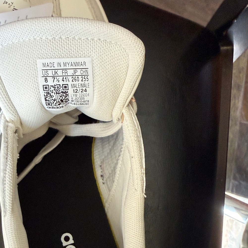 Adidas Men’s Cream & Gray Low-Top Sneakers - Picture 6 of 7